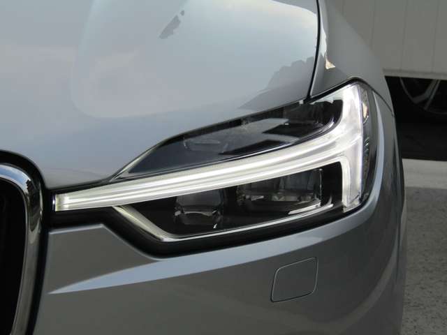 ボルボ ＸＣ６０ Ｂ５ ＡＷＤ モメンタム ４ＷＤ R2年 (関東) 99