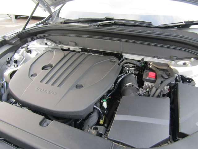 ボルボ ＸＣ６０ Ｂ５ ＡＷＤ モメンタム ４ＷＤ R2年 (関東) 99