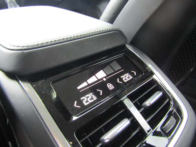 ボルボ Ｖ６０ Ｔ５　インスクリプション R2年 (関東) 99