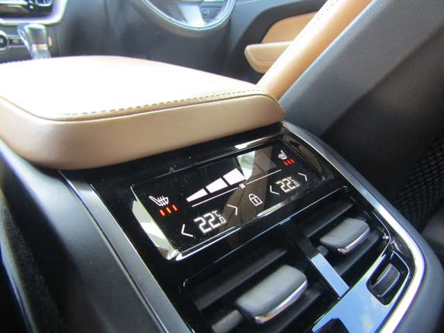 ボルボ ＸＣ６０ Ｄ４ ＡＷＤ インスクリプション ディーゼルターボ ４ＷＤ R1年 (関東) 99