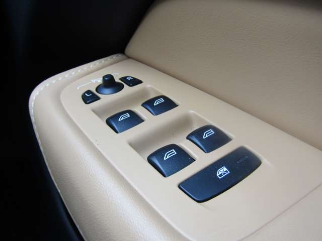 ボルボ ＸＣ６０ Ｄ４ ＡＷＤ インスクリプション ディーゼルターボ ４ＷＤ R1年 (関東) 99