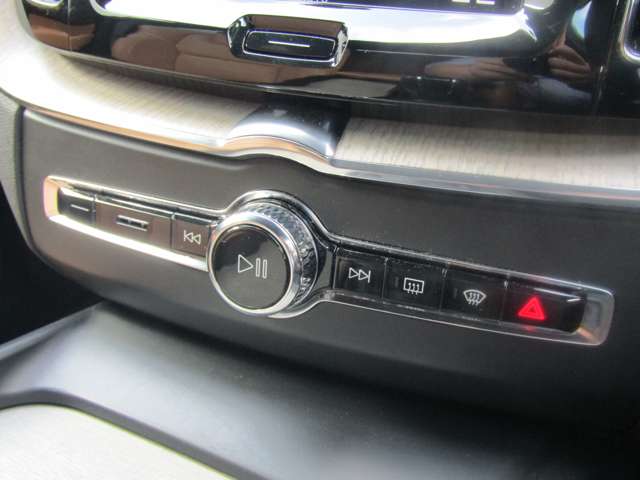 ボルボ ＸＣ６０ Ｄ４ ＡＷＤ インスクリプション ディーゼルターボ ４ＷＤ R1年 (関東) 99