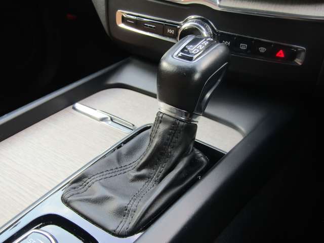 ボルボ ＸＣ６０ Ｄ４ ＡＷＤ インスクリプション ディーゼルターボ ４ＷＤ R1年 (関東) 99