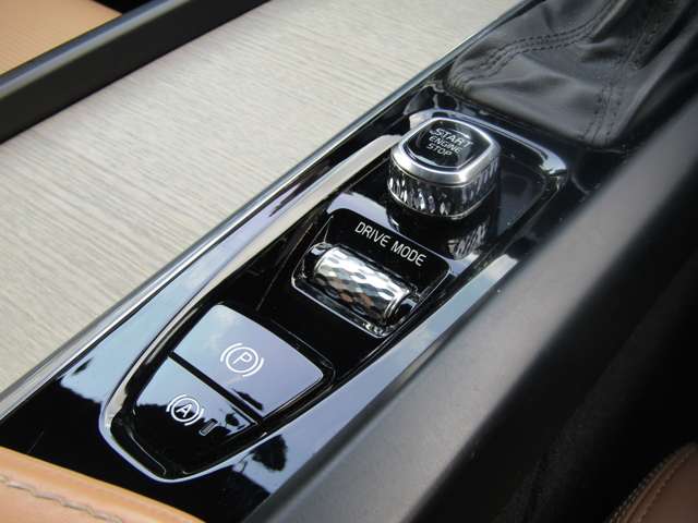 ボルボ ＸＣ６０ Ｄ４ ＡＷＤ インスクリプション ディーゼルターボ ４ＷＤ R1年 (関東) 99