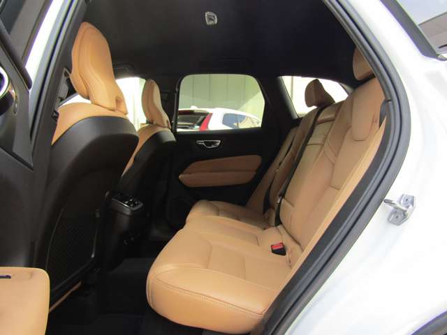 ボルボ ＸＣ６０ Ｄ４ ＡＷＤ インスクリプション ディーゼルターボ ４ＷＤ R1年 (関東) 99