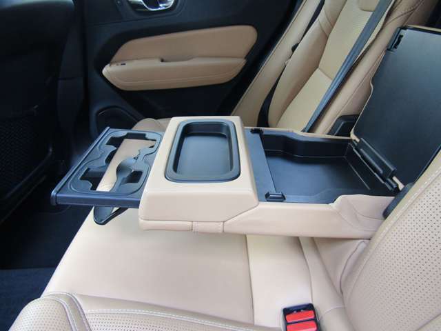 ボルボ ＸＣ６０ Ｄ４ ＡＷＤ インスクリプション ディーゼルターボ ４ＷＤ R1年 (関東) 99