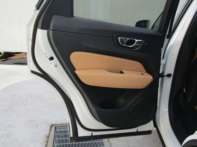 ボルボ ＸＣ６０ Ｄ４ ＡＷＤ インスクリプション ディーゼルターボ ４ＷＤ R1年 (関東) 99