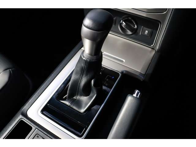 トヨタ ランドクルーザープラド ２．７ ＴＸ Ｌパッケージ ４ＷＤ R4年 (東海) 99