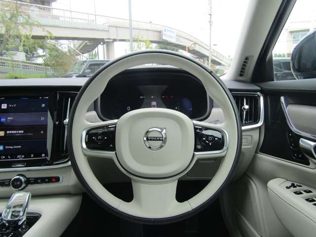 ボルボ Ｓ９０ リチャージ アルティメット Ｔ８ ＡＷＤ プラグイン ハイブリッド ４ＷＤ R5年 (関東) 99