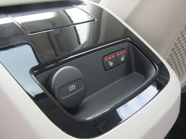 ボルボ Ｓ９０ リチャージ アルティメット Ｔ８ ＡＷＤ プラグイン ハイブリッド ４ＷＤ R5年 (関東) 99