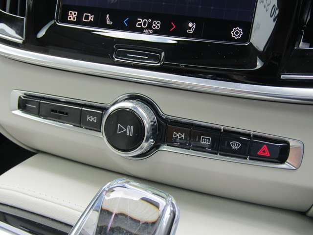 ボルボ Ｓ９０ リチャージ アルティメット Ｔ８ ＡＷＤ プラグイン ハイブリッド ４ＷＤ R5年 (関東) 99