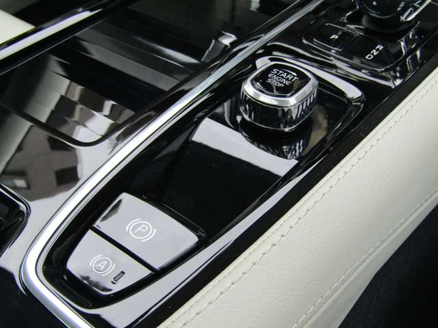 ボルボ Ｓ９０ リチャージ アルティメット Ｔ８ ＡＷＤ プラグイン ハイブリッド ４ＷＤ R5年 (関東) 99