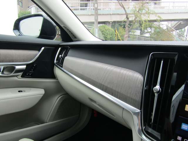 ボルボ Ｓ９０ リチャージ アルティメット Ｔ８ ＡＷＤ プラグイン ハイブリッド ４ＷＤ R5年 (関東) 99