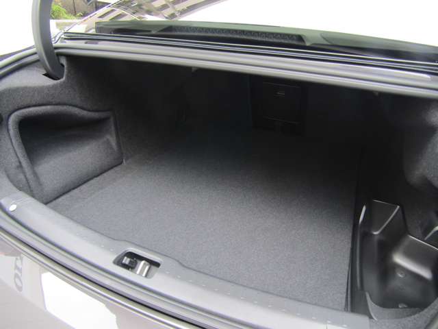 ボルボ Ｓ９０ リチャージ アルティメット Ｔ８ ＡＷＤ プラグイン ハイブリッド ４ＷＤ R5年 (関東) 99