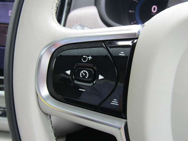 ボルボ Ｓ９０ リチャージ アルティメット Ｔ８ ＡＷＤ プラグイン ハイブリッド ４ＷＤ R5年 (関東) 99