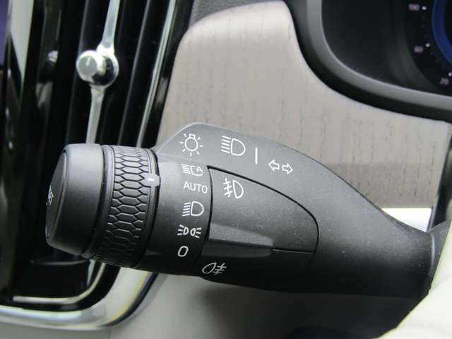 ボルボ Ｓ９０ リチャージ アルティメット Ｔ８ ＡＷＤ プラグイン ハイブリッド ４ＷＤ R5年 (関東) 99