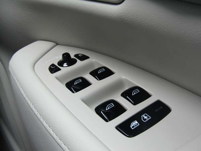 ボルボ Ｓ９０ リチャージ アルティメット Ｔ８ ＡＷＤ プラグイン ハイブリッド ４ＷＤ R5年 (関東) 99