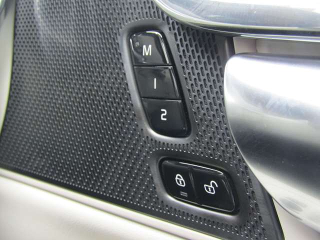 ボルボ Ｓ９０ リチャージ アルティメット Ｔ８ ＡＷＤ プラグイン ハイブリッド ４ＷＤ R5年 (関東) 99