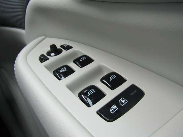 ボルボ ＸＣ９０ リチャージ アルティメット Ｔ８ ＡＷＤ プラグイン ハイブリッド ４ＷＤ R5年 (関東) 99