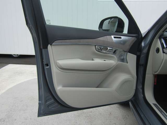 ボルボ ＸＣ９０ リチャージ アルティメット Ｔ８ ＡＷＤ プラグイン ハイブリッド ４ＷＤ R5年 (関東) 99