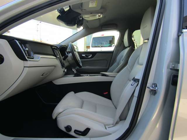 ボルボ Ｖ６０ Ｔ５　インスクリプション R2年 (関東) 99