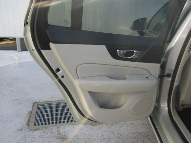 ボルボ Ｖ６０ Ｔ５　インスクリプション R2年 (関東) 99