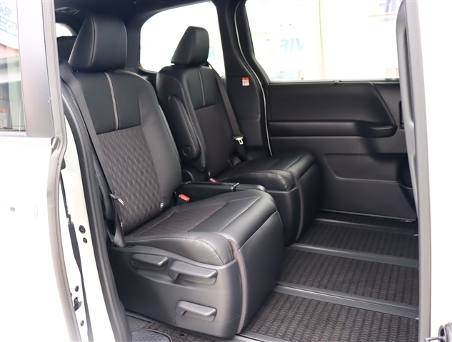 トヨタ ノア Ｓ−Ｚ R5年 (関東) 99