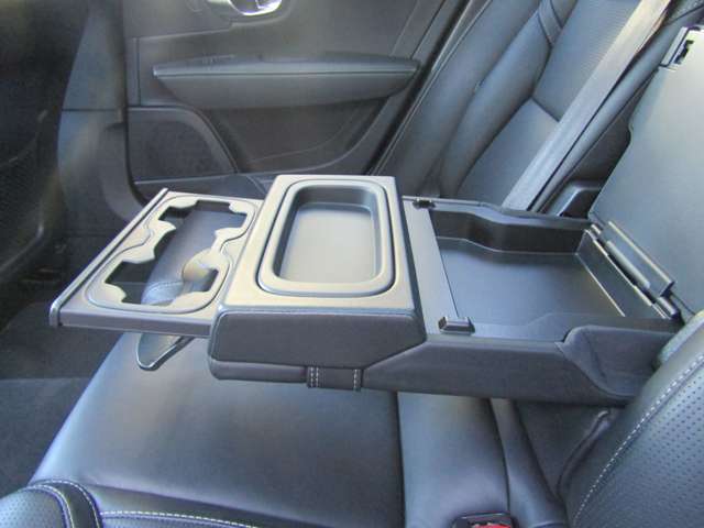 ボルボ Ｖ９０クロスカントリー Ｄ４ ＡＷＤ サマム ディーゼルターボ ４ＷＤ R1年 (関東) 99