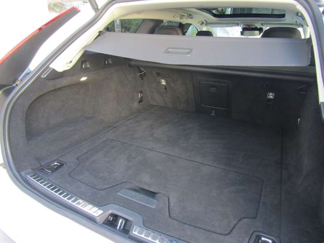 ボルボ Ｖ９０クロスカントリー Ｄ４ ＡＷＤ サマム ディーゼルターボ ４ＷＤ R1年 (関東) 99