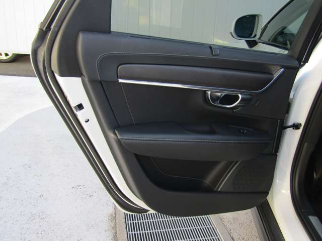 ボルボ Ｖ９０クロスカントリー Ｄ４ ＡＷＤ サマム ディーゼルターボ ４ＷＤ R1年 (関東) 99