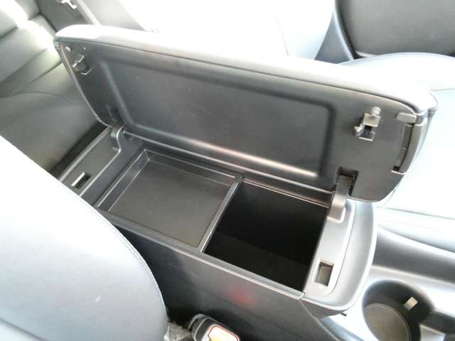 トヨタ プリウス １．８ Ｓ ツーリングセレクション R1年 (関東) 99