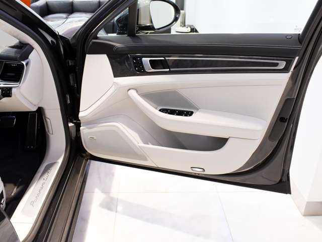 ポルシェ パナメーラ ターボ ＰＤＫ ４ＷＤ H29年 (関東) 99