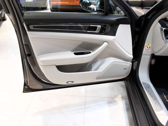 ポルシェ パナメーラ ターボ ＰＤＫ ４ＷＤ H29年 (関東) 99