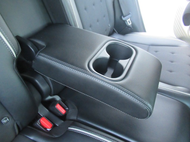 ホンダ ＺＲ－Ｖ ２．０ Ｅ：ＨＥＶ Ｘ R4年 (関東) 99