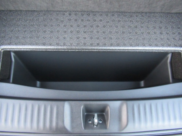 ホンダ ＺＲ－Ｖ ２．０ Ｅ：ＨＥＶ Ｘ R4年 (関東) 99