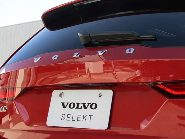 ボルボ Ｖ６０ リチャージ アルティメット Ｔ６ ＡＷＤ プラグイン ハイブリッド ４ＷＤ R4年 (関東) 99