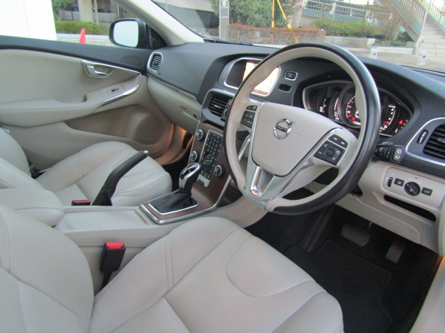 ボルボ Ｖ４０ Ｔ３　インスクリプション H29年 (関東) 99