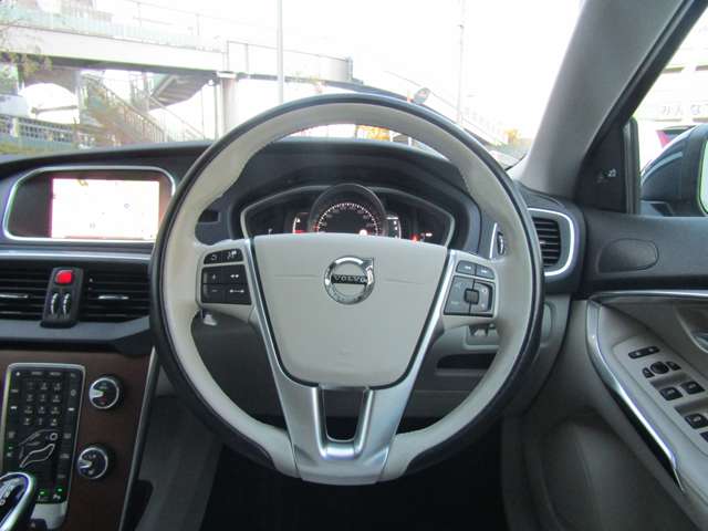 ボルボ Ｖ４０ Ｔ３　インスクリプション H29年 (関東) 99