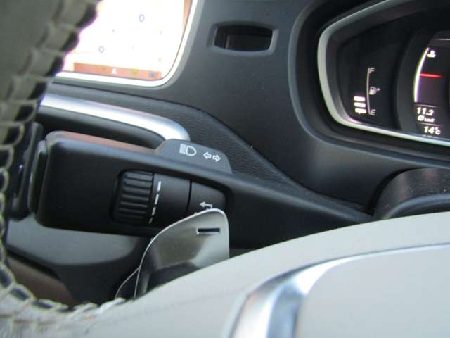 ボルボ Ｖ４０ Ｔ３　インスクリプション H29年 (関東) 99