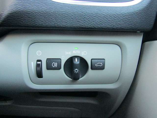 ボルボ Ｖ４０ Ｔ３　インスクリプション H29年 (関東) 99