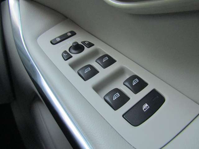 ボルボ Ｖ４０ Ｔ３　インスクリプション H29年 (関東) 99