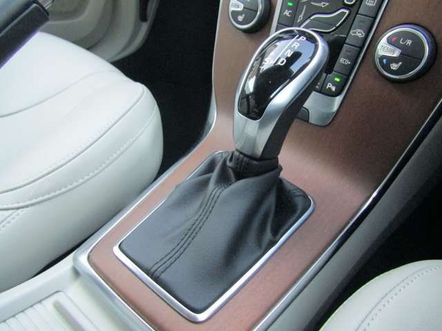 ボルボ Ｖ４０ Ｔ３　インスクリプション H29年 (関東) 99