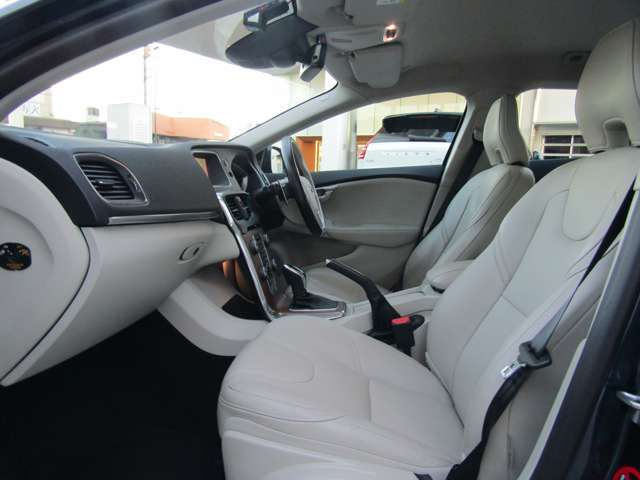 ボルボ Ｖ４０ Ｔ３　インスクリプション H29年 (関東) 99