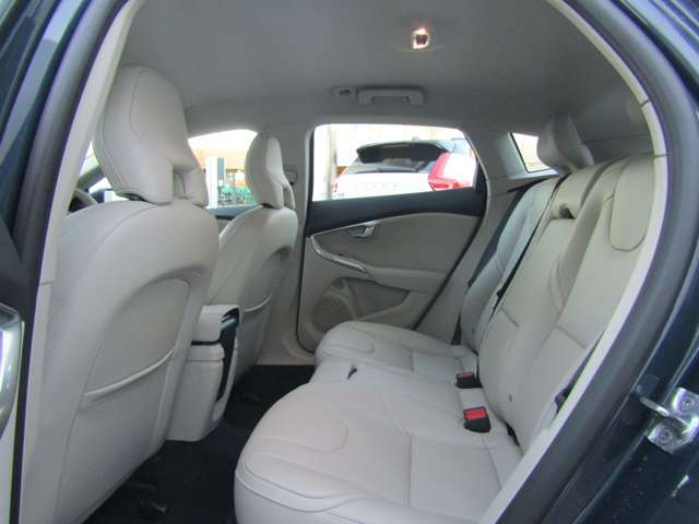 ボルボ Ｖ４０ Ｔ３　インスクリプション H29年 (関東) 99