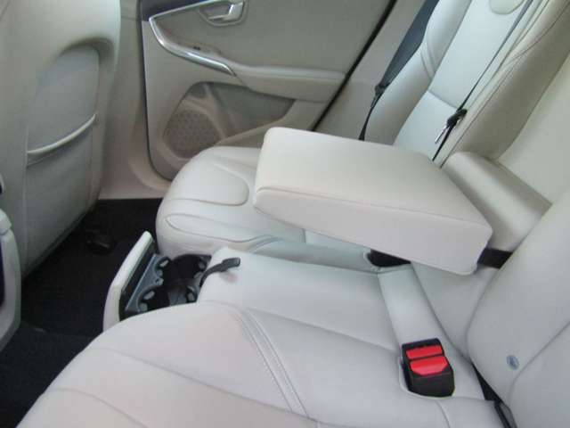 ボルボ Ｖ４０ Ｔ３　インスクリプション H29年 (関東) 99