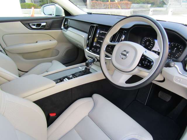 ボルボ Ｖ６０クロスカントリー Ｔ５ ＡＷＤ プロ ４ＷＤ R1年 (関東) 99