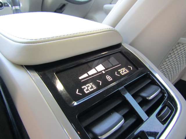 ボルボ Ｖ６０クロスカントリー Ｔ５ ＡＷＤ プロ ４ＷＤ R1年 (関東) 99