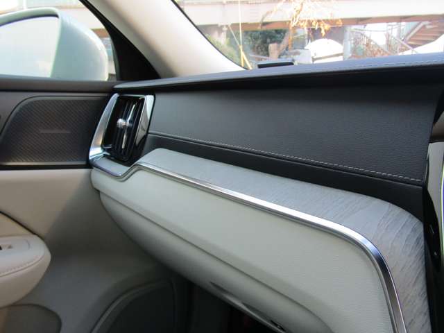 ボルボ Ｖ６０クロスカントリー Ｔ５ ＡＷＤ プロ ４ＷＤ R1年 (関東) 99