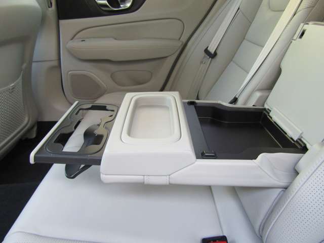 ボルボ Ｖ６０クロスカントリー Ｔ５ ＡＷＤ プロ ４ＷＤ R1年 (関東) 99