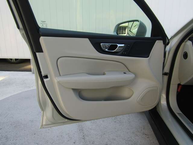 ボルボ Ｖ６０クロスカントリー Ｔ５ ＡＷＤ プロ ４ＷＤ R1年 (関東) 99